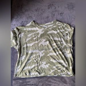 OLD NAVY, CROP TEE, CAMO, SIZE M